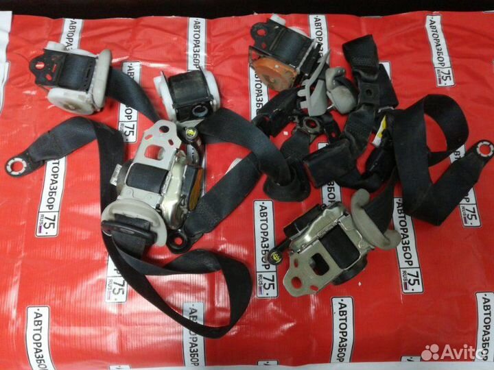 Ремень безопасности Toyota Aqua NHP10 1nzfxe 2014