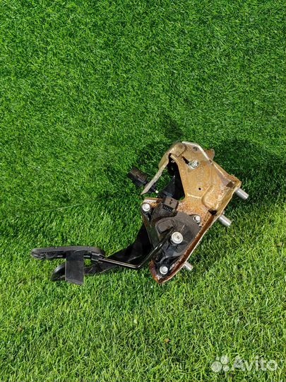 Педальный узел АКПП, педаль газа,тормоза Nissan