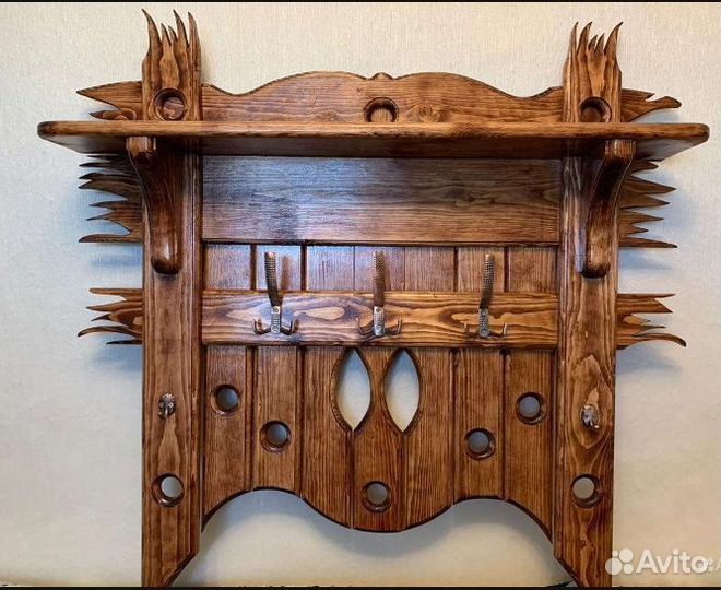 Деревянная вешалка