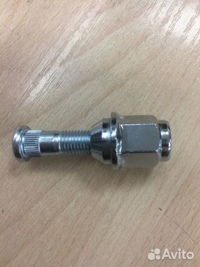 Шпилька с гайкой Hyundai / Kia
