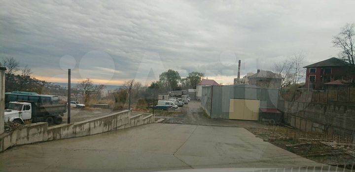 Свободного назначения с жилым домом, 4000 м²