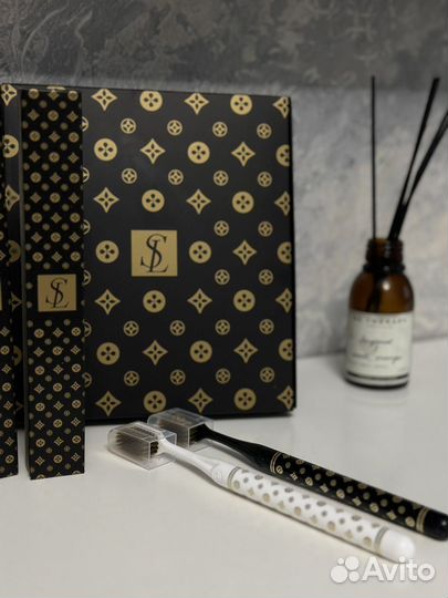 Зубная щетка