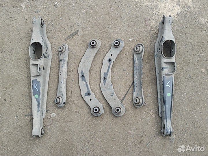 Поперечные рычаги Mitsubishi Outlander 3 2019 г