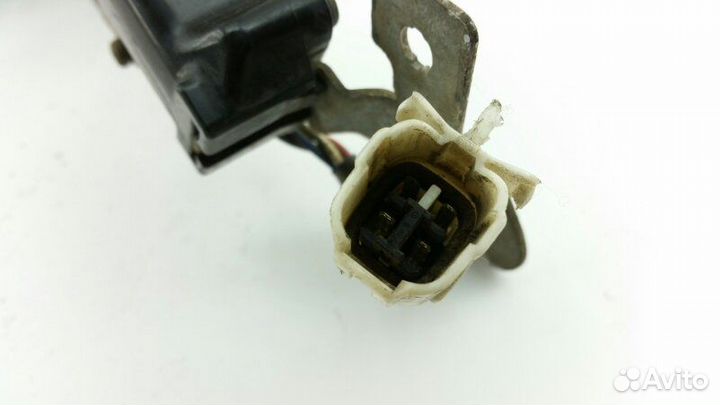 Замок двери задний правый Toyota Camry VZV30 1990