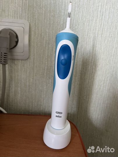 Электрическая зубная щетка Oral-B