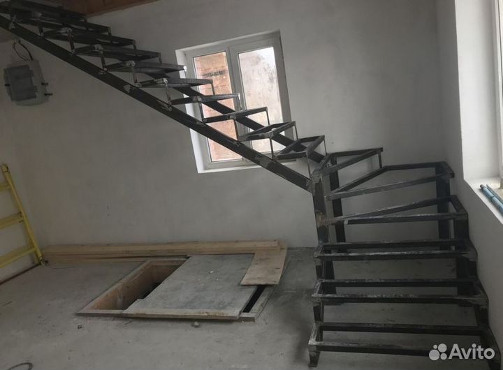 Лестница входная группа