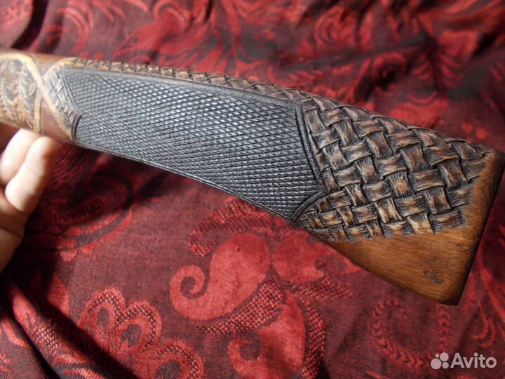 Топорище резное,под подарочный топор