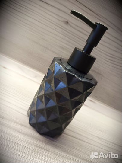 Дозатор для жидкого мыла