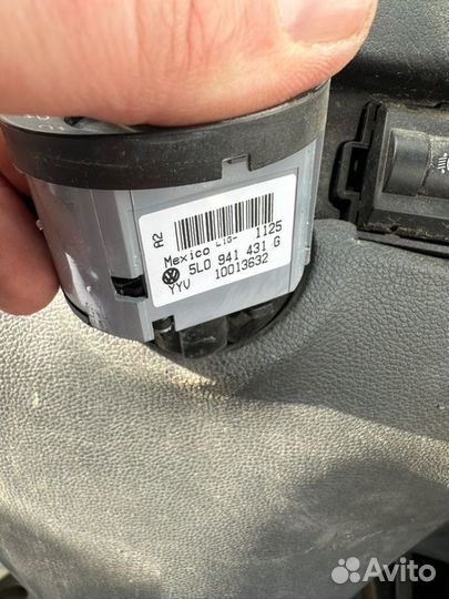 Переключатель света фар Skoda Yeti 1 2015