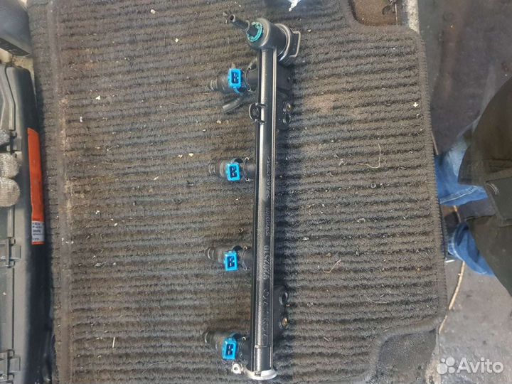 Топливная рампа Volvo V40 1.8 I 2003