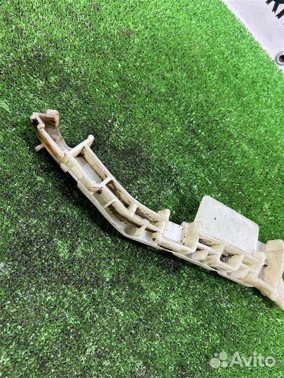 Кронштейн бампера передний левый Chevrolet Captiva