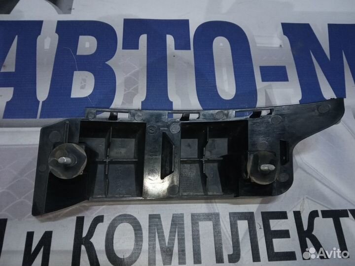 Кронштейн заднего бампера Мерседес C-класс W204