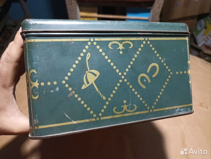 Жестяная коробка из под печенья дореволюционная