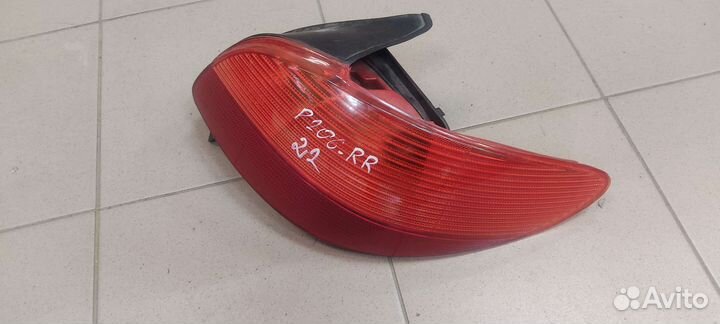 Задний правый фонарь Peugeot 206 хэтчбек