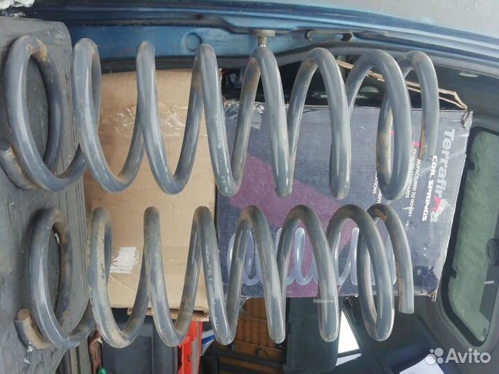 Пружины задние Ленд Ровер Дефендер