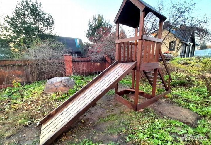 Зимняя деревянная горка без окраса
