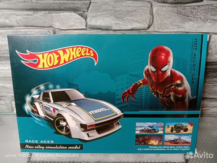 Наборы с машинками и грузовиком Hot Wheels