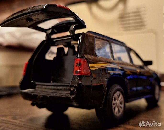Машинки металлические