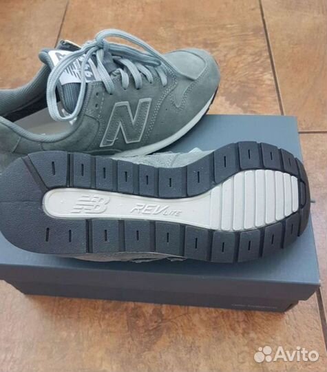 Кроссовки замшевые