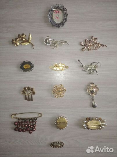 Женская брошь