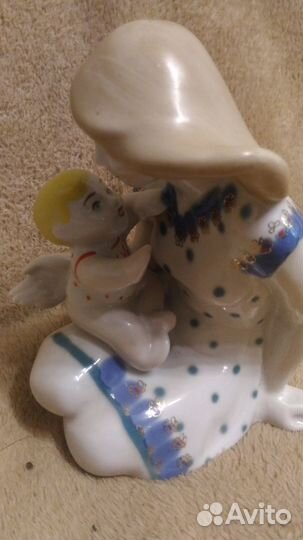 Фарфоровая статуэтка 