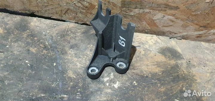 Кронштейн крепления троса кпп Chevrolet Orlando 2