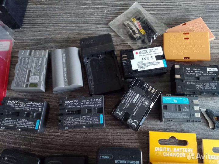 Аккумуляторы, зу, видоискатель, резики