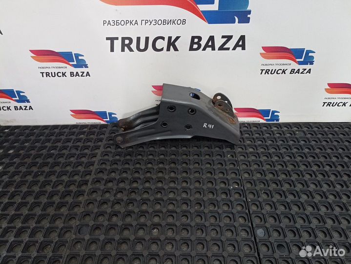 7421172132 Кронштейн замка кабины левый