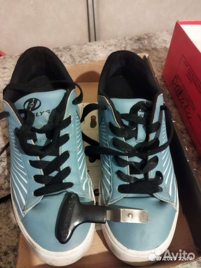 Кроссовки на роликах heelys