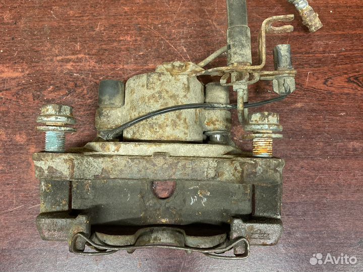 Передний левый суппорт ауди а6 с5