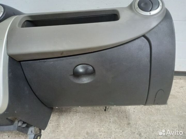 Торпедо Renault Logan I (2004—2009)