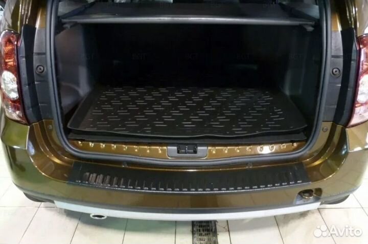 Накладка заднего бампера Рено Дастер