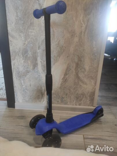 Самокат трехколесный со светящимися колесами