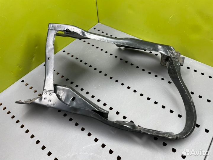 Кронштейн передний левый Mercedes-Benz S-Class