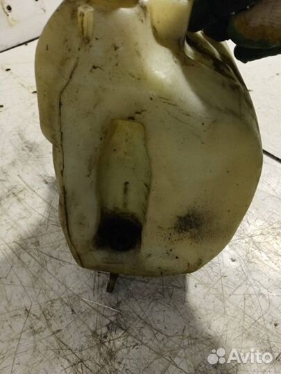 Бачок омывателя передний Audi 80 8C/B4