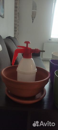 Горшки для цветов с опрыскивателем