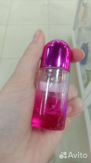 Пустые флаконы от парфюма и остаток флакон