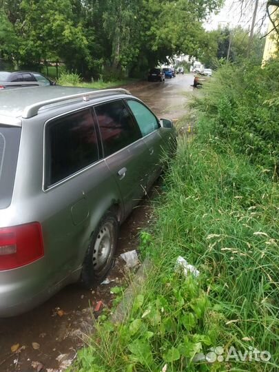Audi A6 2.5 МТ, 2002, битый, 200 000 км