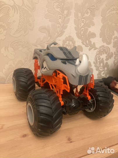 Машина Hot Wheels Monst Trucks Rhinomite