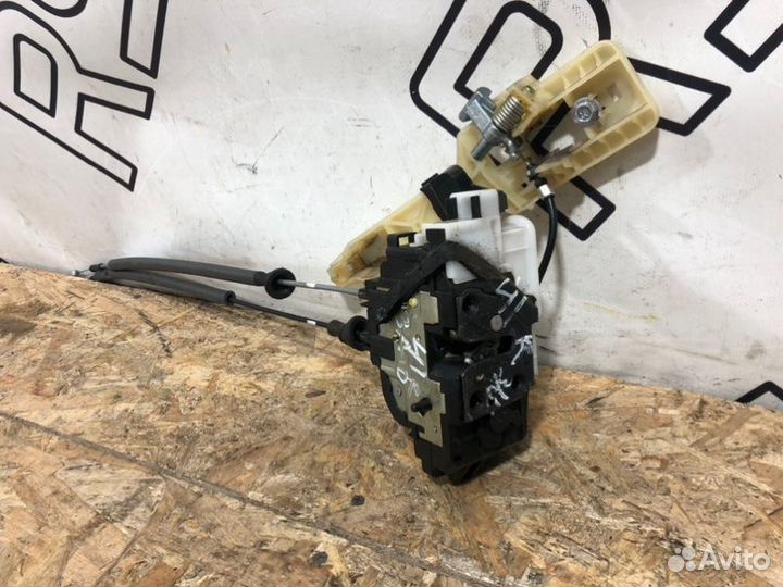 Замок двери задний правый Hyundai Santa Fe 2