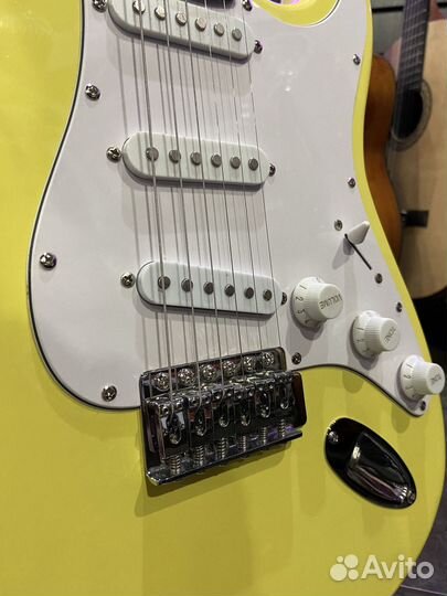 Электрогитара Stratocaster + Комбоусилитель 15вт