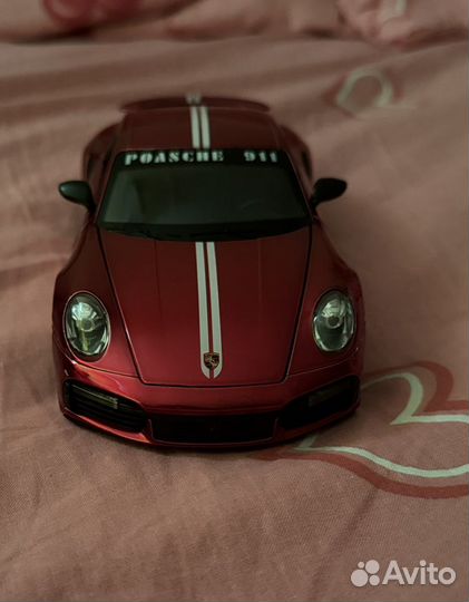 Модель автомобиля Porsche 911 Turbo S 1:24