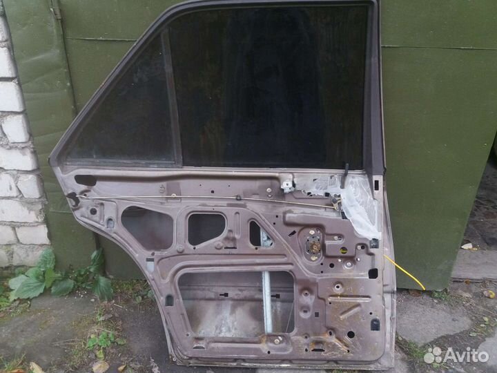 Дверь мерседес 124