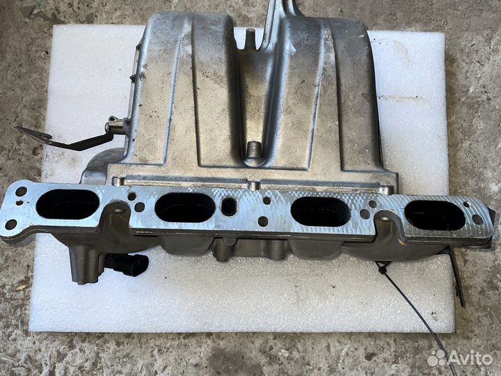 Впускной коллектор Опель z16xe 1.6
