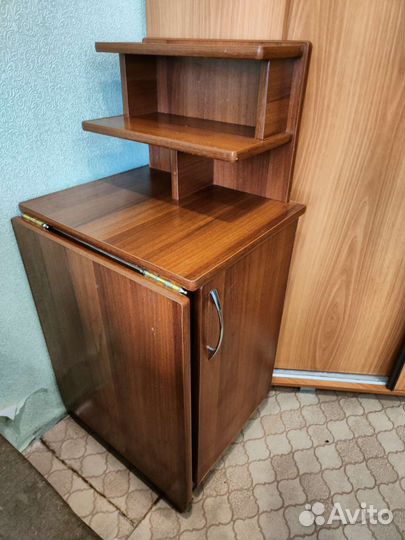 Маникюрный стол складной