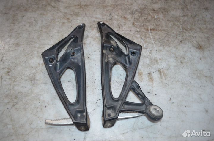 Кронштейн подножка пассажирская BMW K 1300 R 2007