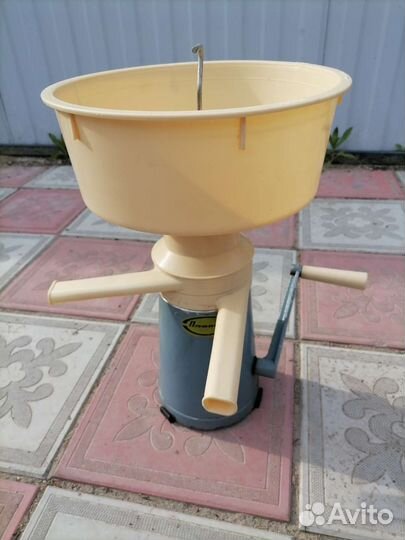 Сепаратор для молока ручной