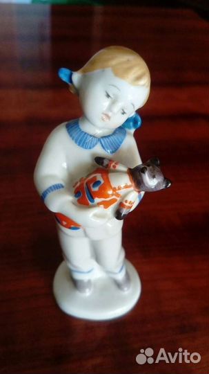 Девочка с мишкой 