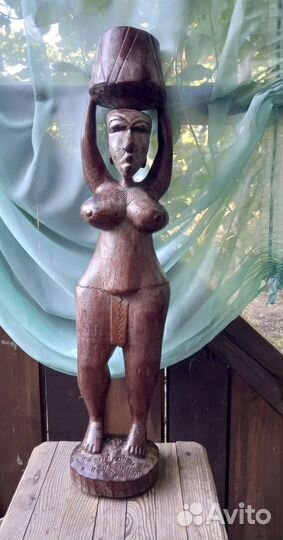 Африканские статуэтки из красного дерева