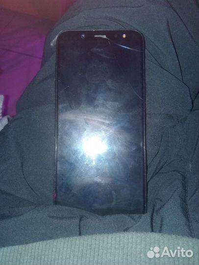 Samsung Galaxy A6, 4/32 ГБ